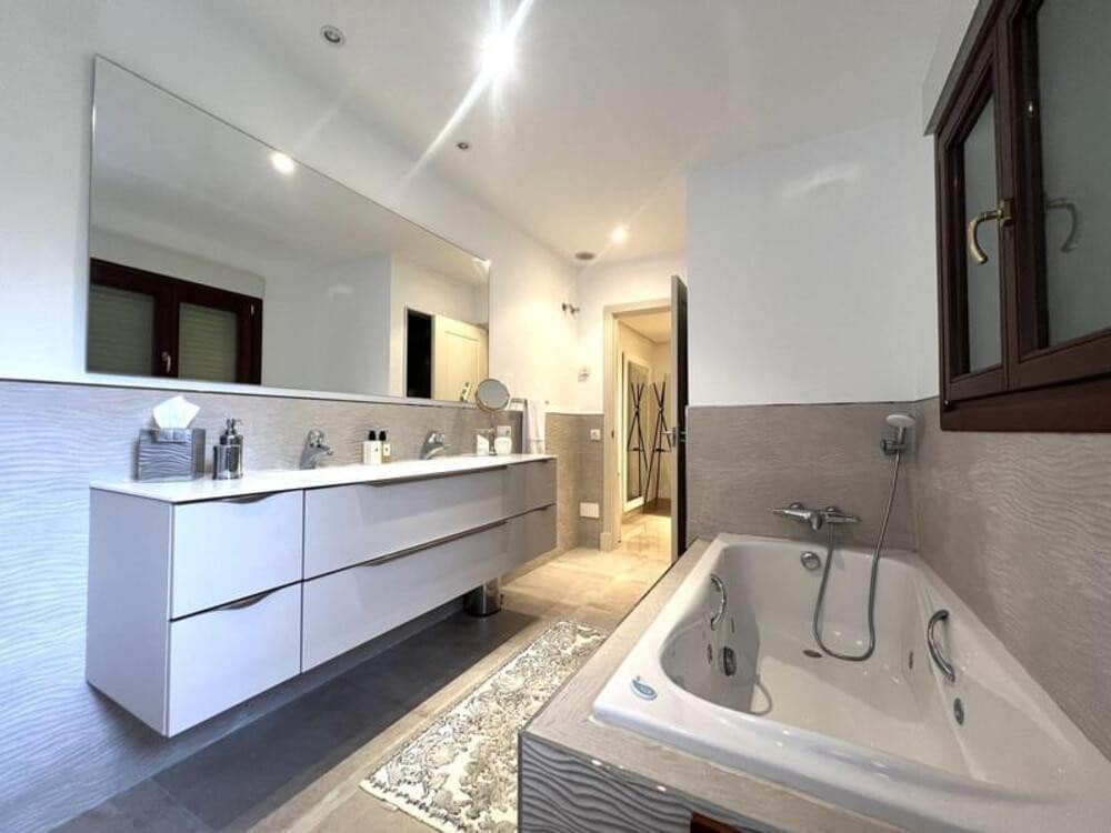 Appartement de 3 chambres à louer à Marbella avec piscine garage - 6 000 € (Ref: 10077548)