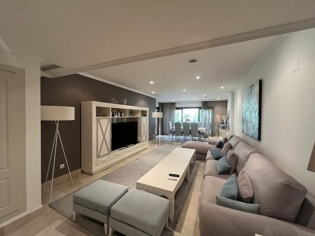 Appartement de 3 chambres à louer à Lomas De Marbella, Marbella avec piscine garage - 6 000 € (Ref: 10077548)