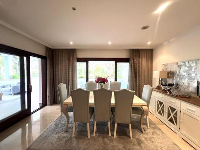 Appartement de 3 chambres à louer à Lomas De Marbella, Marbella avec piscine garage - 6 000 € (Ref: 10077548)