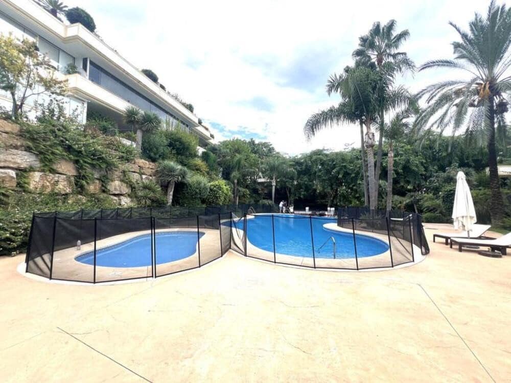 Appartement de 3 chambres à louer à Marbella avec piscine garage - 6 000 € (Ref: 10077548)