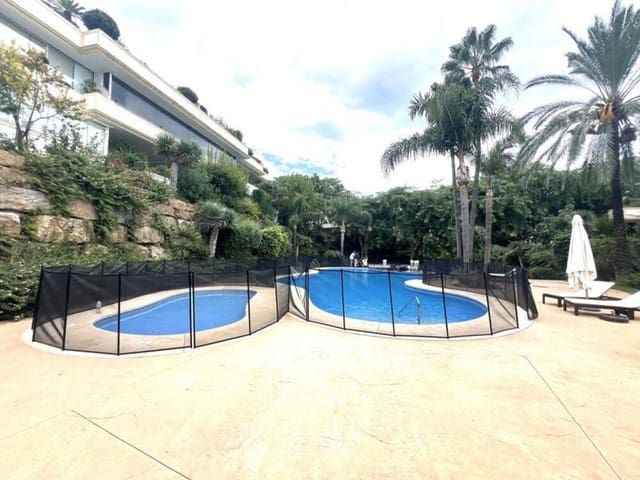 Appartement de 3 chambres à louer à Lomas De Marbella, Marbella avec piscine garage - 6 000 € (Ref: 10077548)