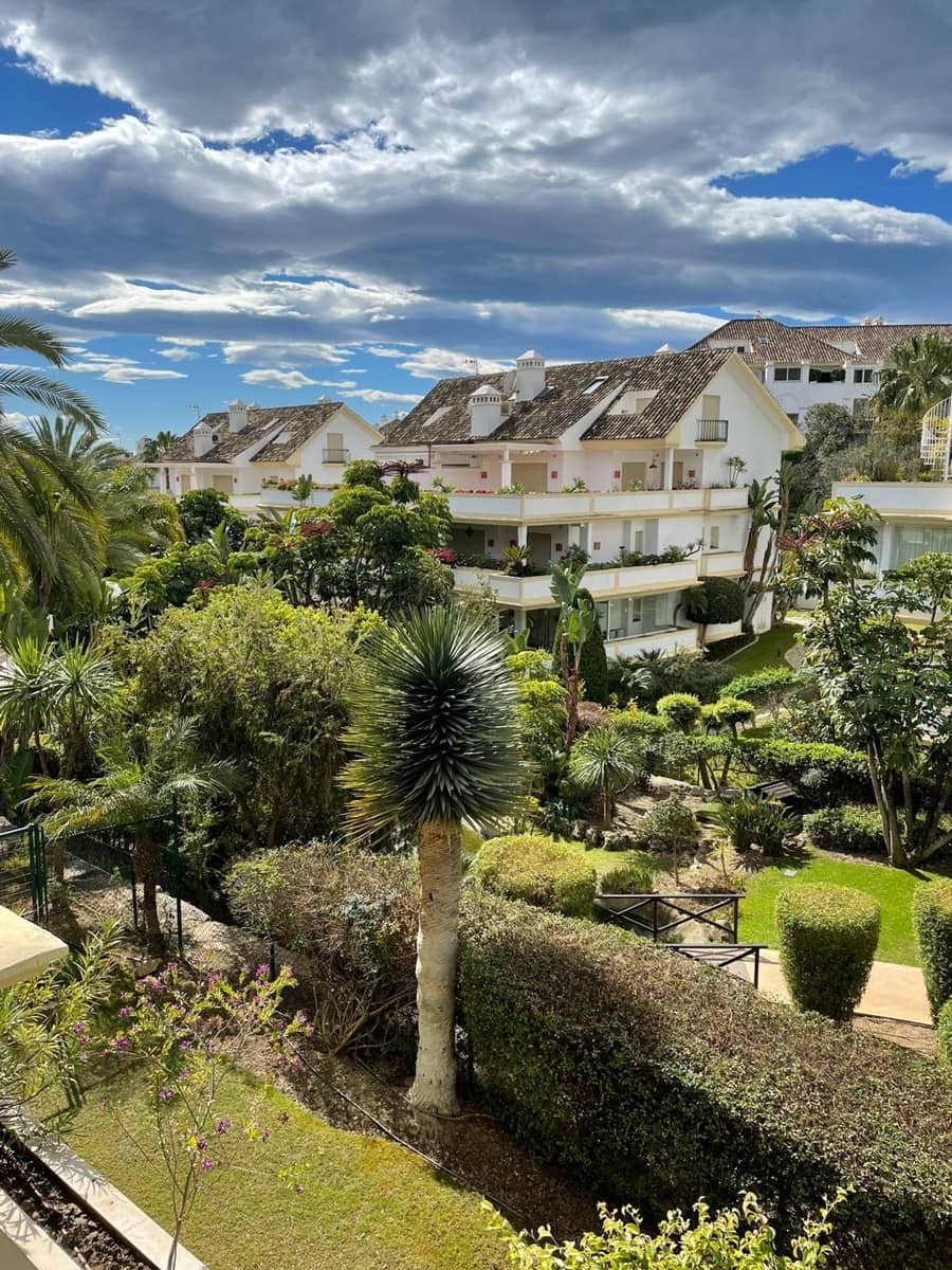 Appartement de 3 chambres à louer à Marbella avec piscine garage - 6 000 € (Ref: 10077548)