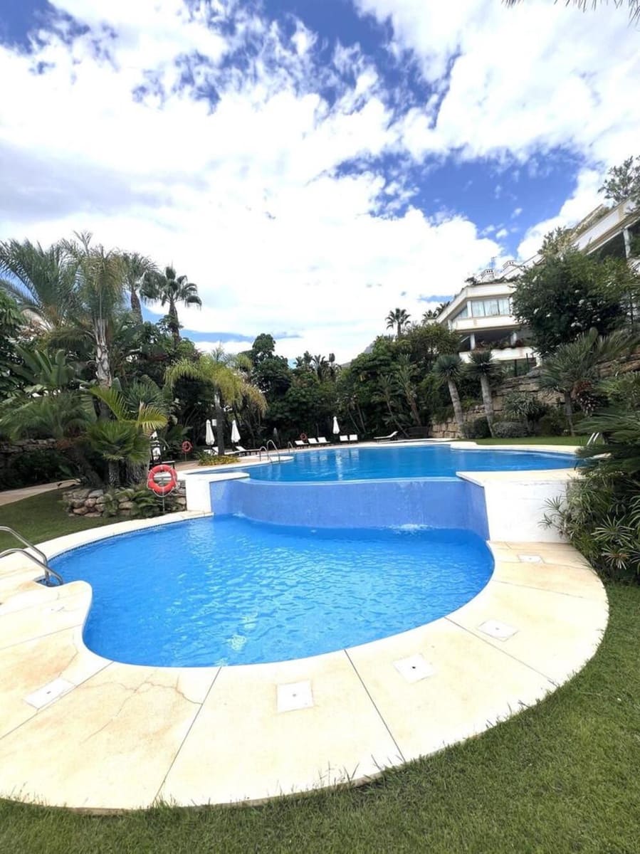 Appartement de 3 chambres à louer à Marbella avec piscine garage - 6 000 € (Ref: 10077548)