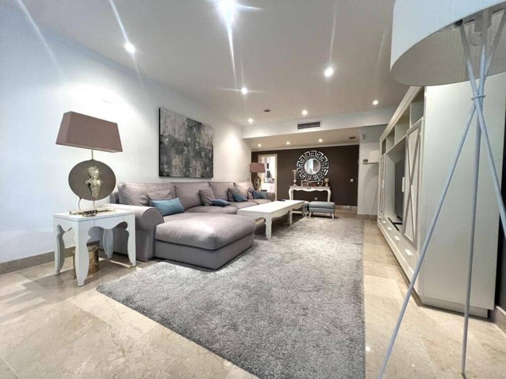 Appartement de 3 chambres à louer à Marbella avec piscine garage - 6 000 € (Ref: 10077548)