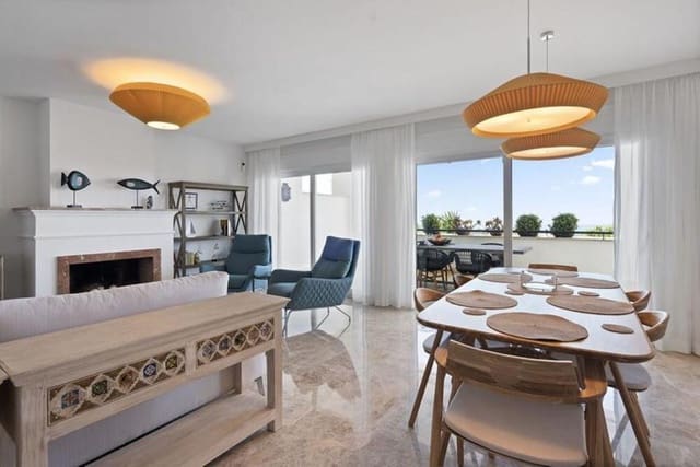 3 soveværelse Penthouse til leje i Santa Clara, Marbella med swimmingpool garage - € 3.000 (Ref: 10077549)