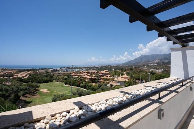 3 soveværelse Penthouse til leje i Santa Clara, Marbella med swimmingpool garage - € 3.000 (Ref: 10077549)