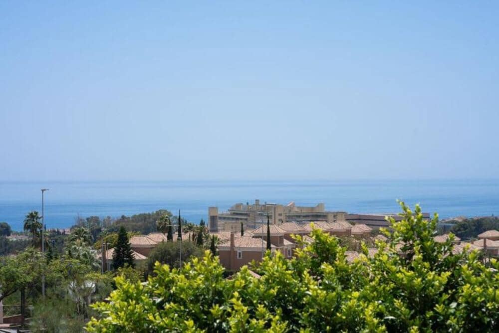 3 soveværelse Penthouse til leje i Marbella med swimmingpool garage - € 3.000 (Ref: 10077549)