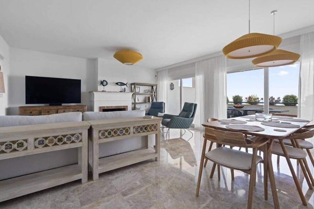 3 soveværelse Penthouse til leje i Marbella med swimmingpool garage - € 3.000 (Ref: 10077549)