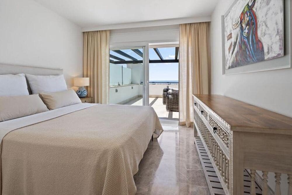 3 soveværelse Penthouse til leje i Marbella med swimmingpool garage - € 3.000 (Ref: 10077549)