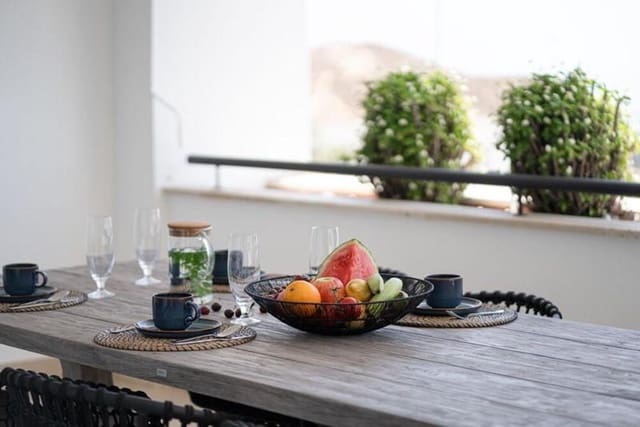 3 soveværelse Penthouse til leje i Santa Clara, Marbella med swimmingpool garage - € 3.000 (Ref: 10077549)
