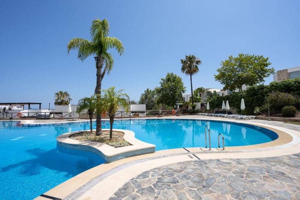 3 soveværelse Penthouse til leje i Marbella med swimmingpool garage - € 3.000 (Ref: 10077549)