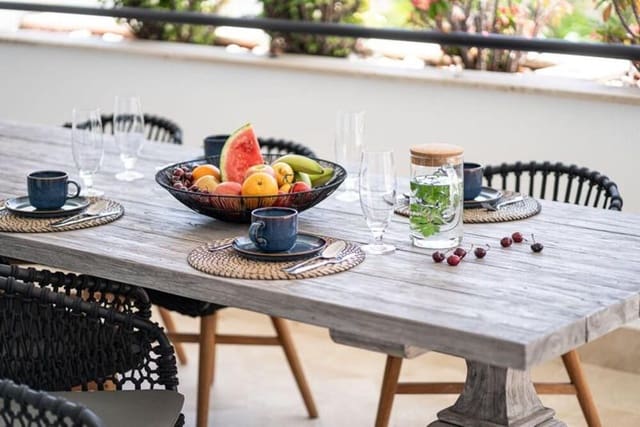 3 soveværelse Penthouse til leje i Santa Clara, Marbella med swimmingpool garage - € 3.000 (Ref: 10077549)