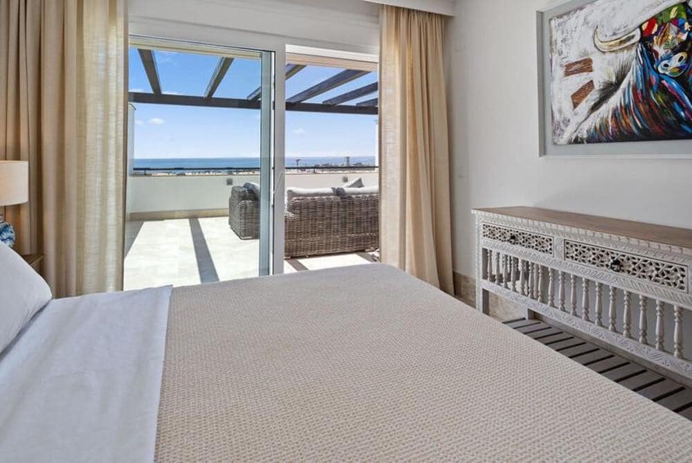 3 soveværelse Penthouse til leje i Marbella med swimmingpool garage - € 3.000 (Ref: 10077549)