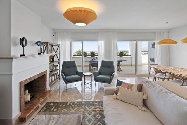 3 soveværelse Penthouse til leje i Santa Clara, Marbella med swimmingpool garage - € 3.000 (Ref: 10077549)