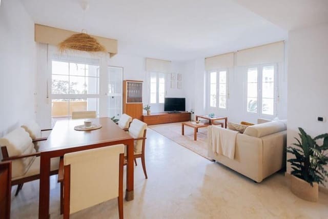 2 soveværelse Lejlighed til leje i Bahía de Marbella, Marbella med swimmingpool garage - € 2.150 (Ref: 10077550)