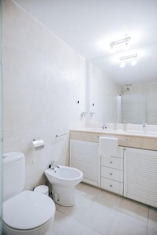 2 soveværelse Lejlighed til leje i Bahía de Marbella, Marbella med swimmingpool garage - € 2.150 (Ref: 10077550)