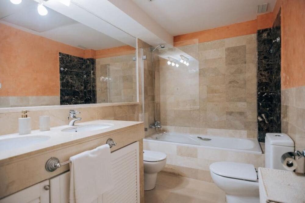 2 sovrum Lägenhet att hyra i Marbella med pool garage - 2 150 € (Ref: 10077550)