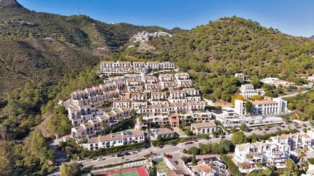 4 bedroom Townhouse for sale in Benahavís pueblo, Benahavís with pool garage - € 535,000 (Ref: 10080325)