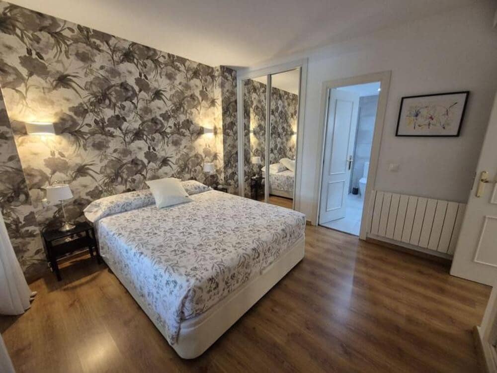 2 Zimmer Apartment zu vermieten in Marbella mit Pool - 2.400 € (Ref: 10080328)