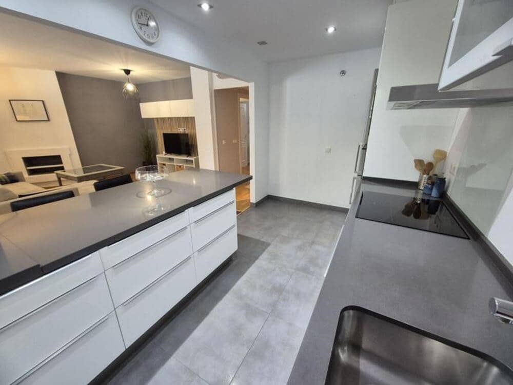 2 Zimmer Apartment zu vermieten in Marbella mit Pool - 2.400 € (Ref: 10080328)