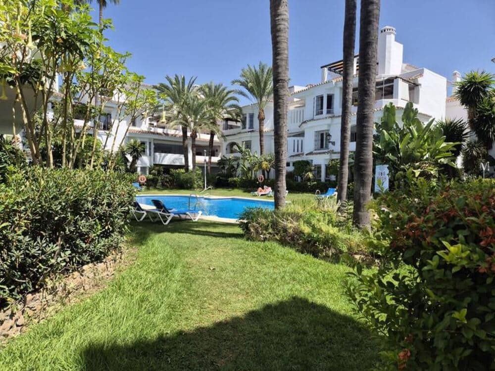 2 Zimmer Apartment zu vermieten in Marbella mit Pool - 2.400 € (Ref: 10080328)