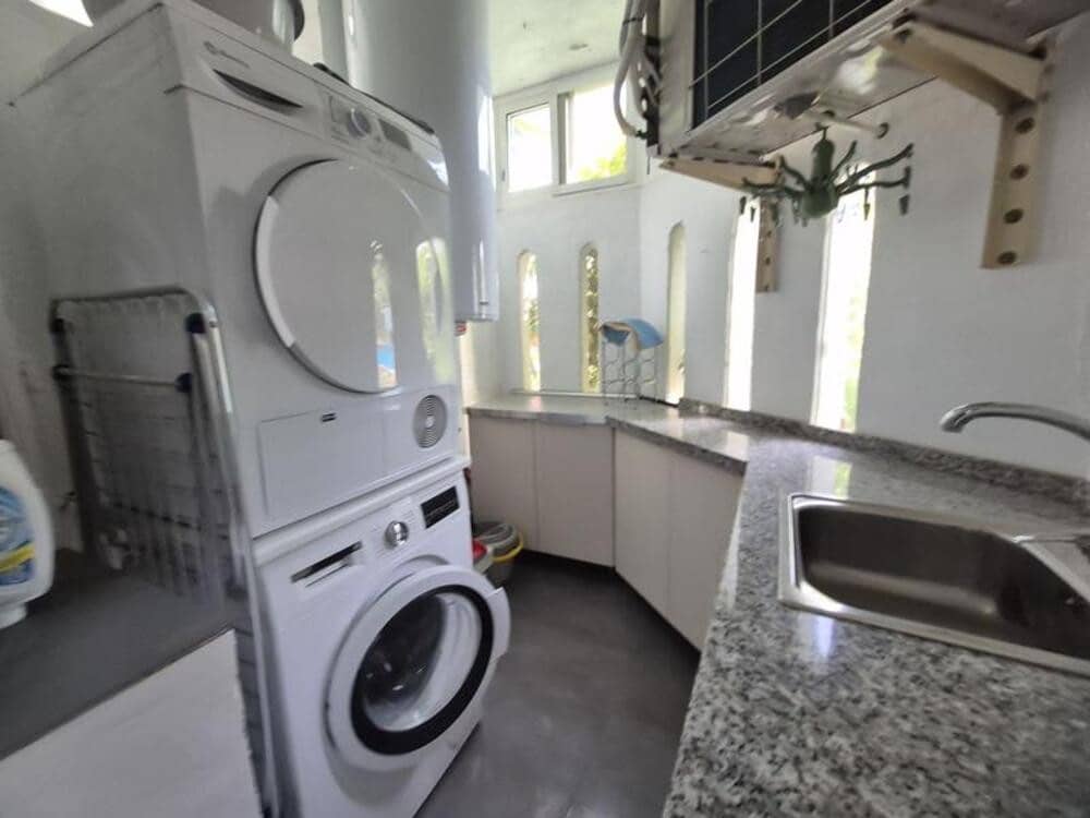 2 Zimmer Apartment zu vermieten in Marbella mit Pool - 2.400 € (Ref: 10080328)