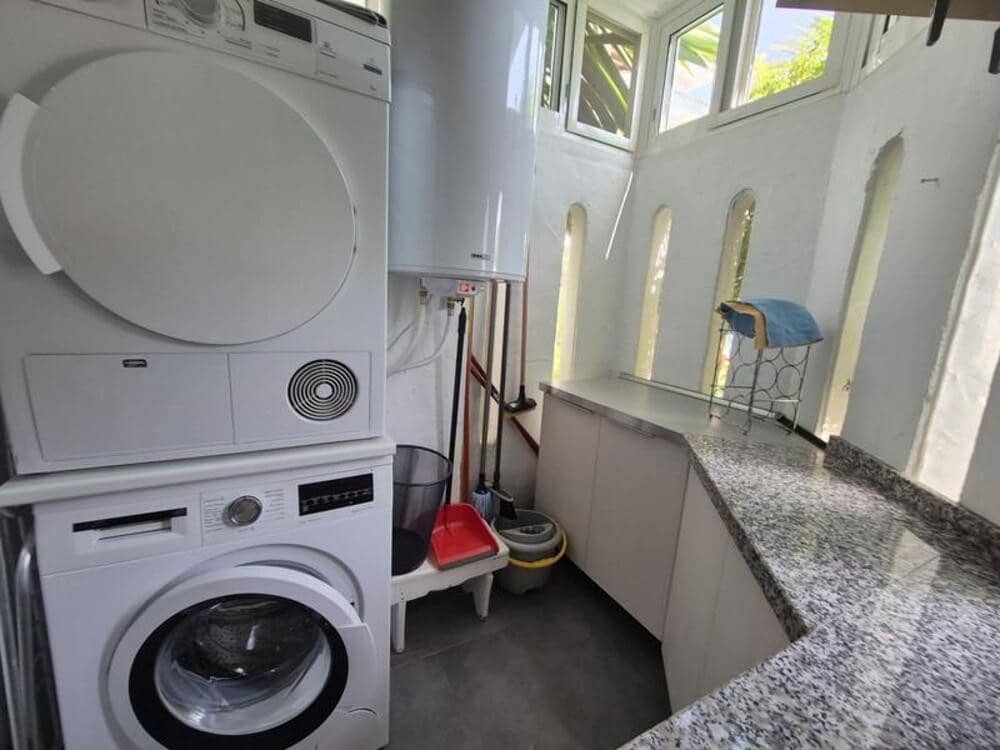 2 Zimmer Apartment zu vermieten in Marbella mit Pool - 2.400 € (Ref: 10080328)
