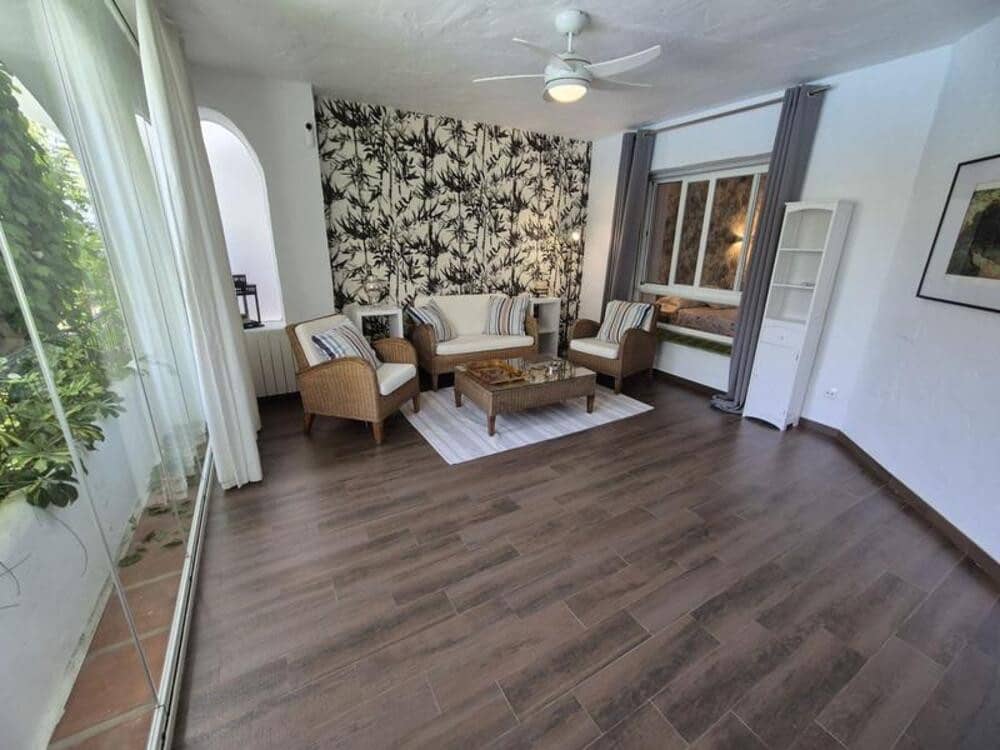 2 Zimmer Apartment zu vermieten in Marbella mit Pool - 2.400 € (Ref: 10080328)