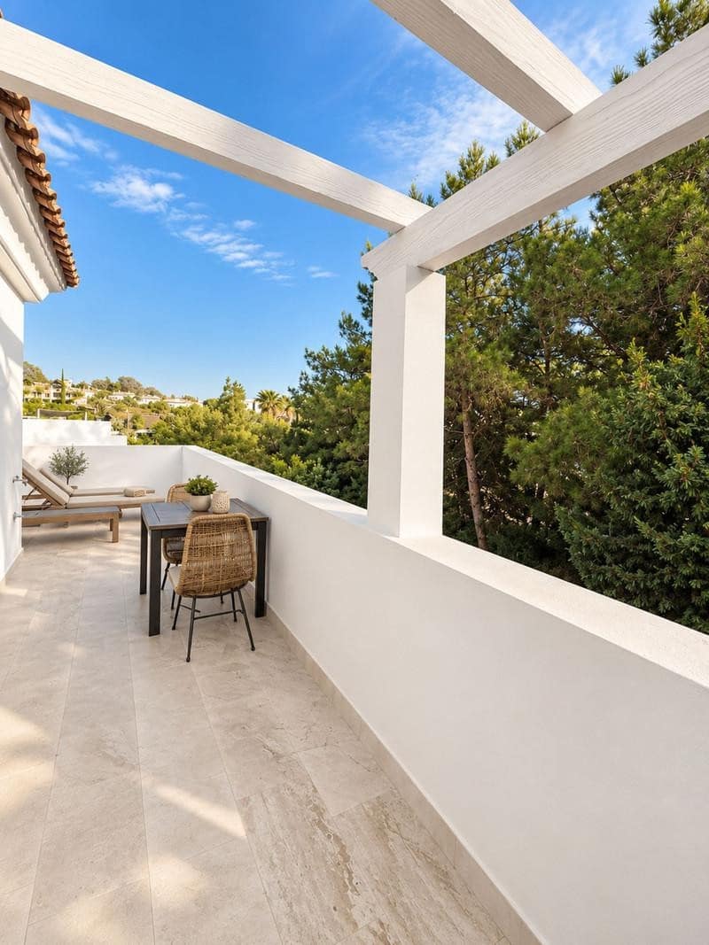3 Zimmer Haus zu vermieten in El Paraiso mit Pool Garage - 3.000 € (Ref: 10080331)