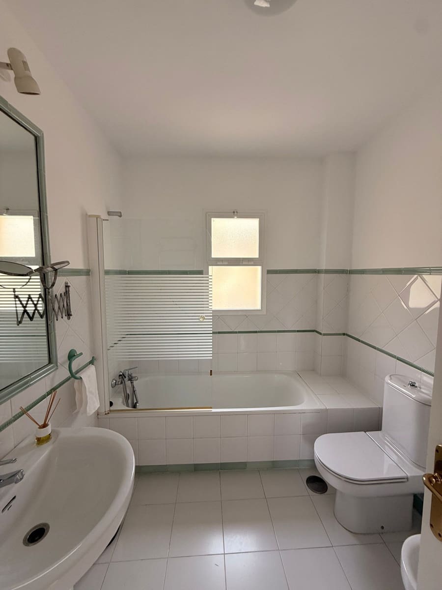 2 soveværelse Penthouse til leje i Benahavis med swimmingpool garage - € 2.000 (Ref: 10088535)