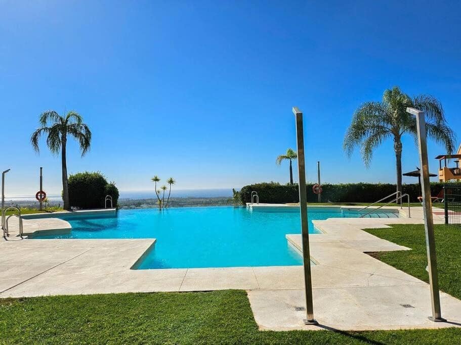 2 quarto Penthouse para arrendar em Benahavis com piscina garagem - 2 800 € (Ref: 10094137)