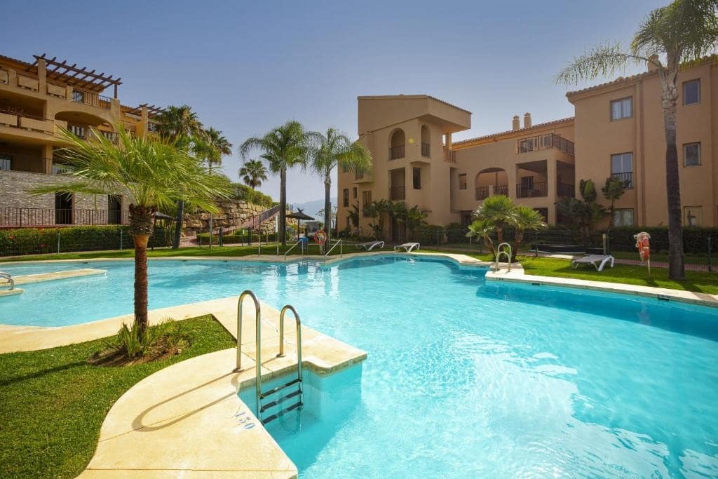2 quarto Penthouse para arrendar em Benahavis com piscina garagem - 2 800 € (Ref: 10094137)