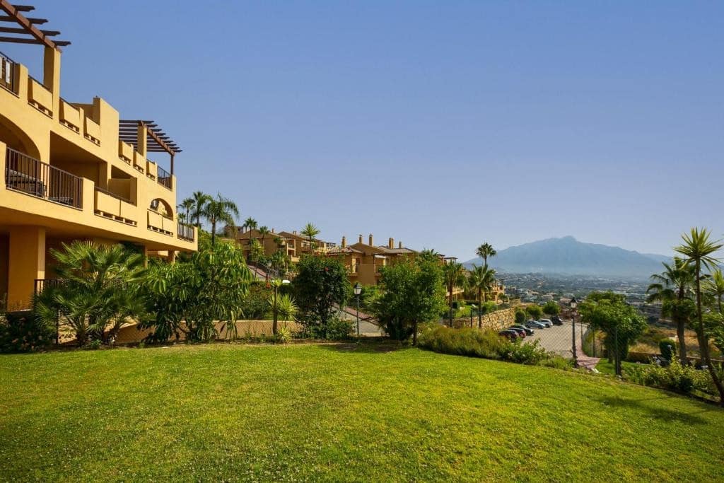 2 quarto Penthouse para arrendar em Benahavis com piscina garagem - 2 800 € (Ref: 10094137)