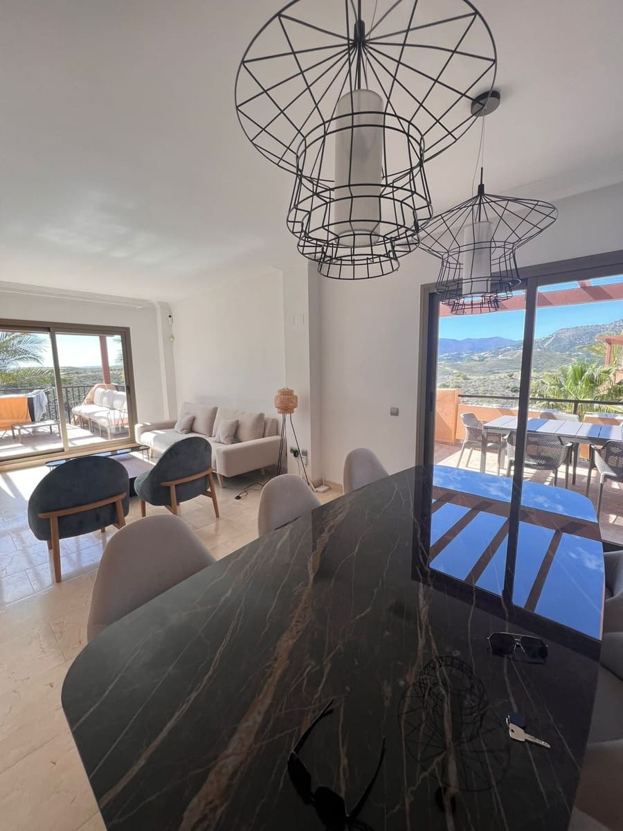 2 quarto Penthouse para arrendar em Benahavis com piscina garagem - 2 800 € (Ref: 10094137)