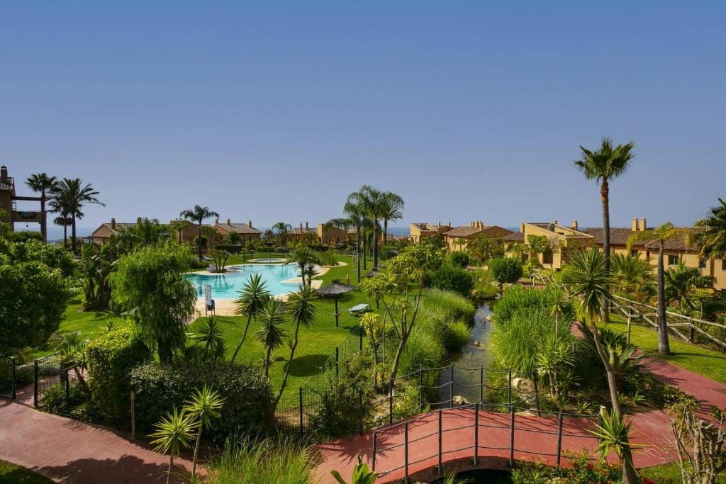 2 quarto Penthouse para arrendar em Benahavis com piscina garagem - 2 800 € (Ref: 10094137)