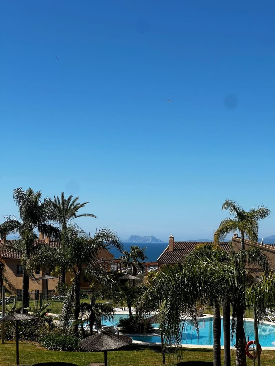 2 quarto Penthouse para arrendar em Benahavis com piscina garagem - 2 800 € (Ref: 10094137)