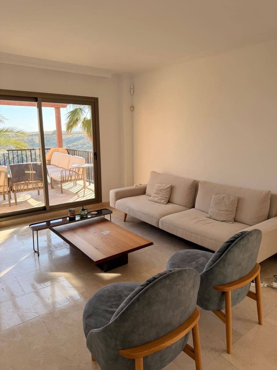 2 quarto Penthouse para arrendar em Benahavis com piscina garagem - 2 800 € (Ref: 10094137)
