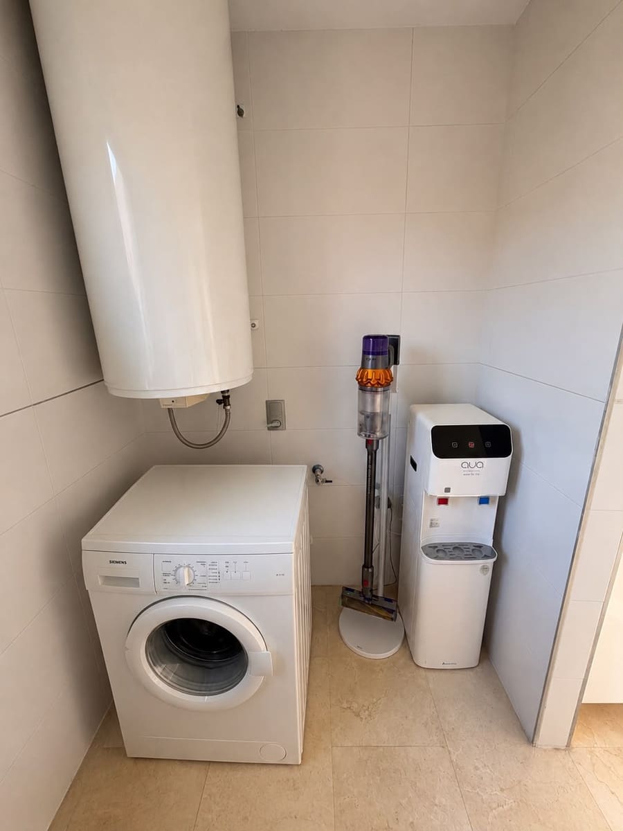 2 quarto Penthouse para arrendar em Benahavis com piscina garagem - 2 800 € (Ref: 10094137)