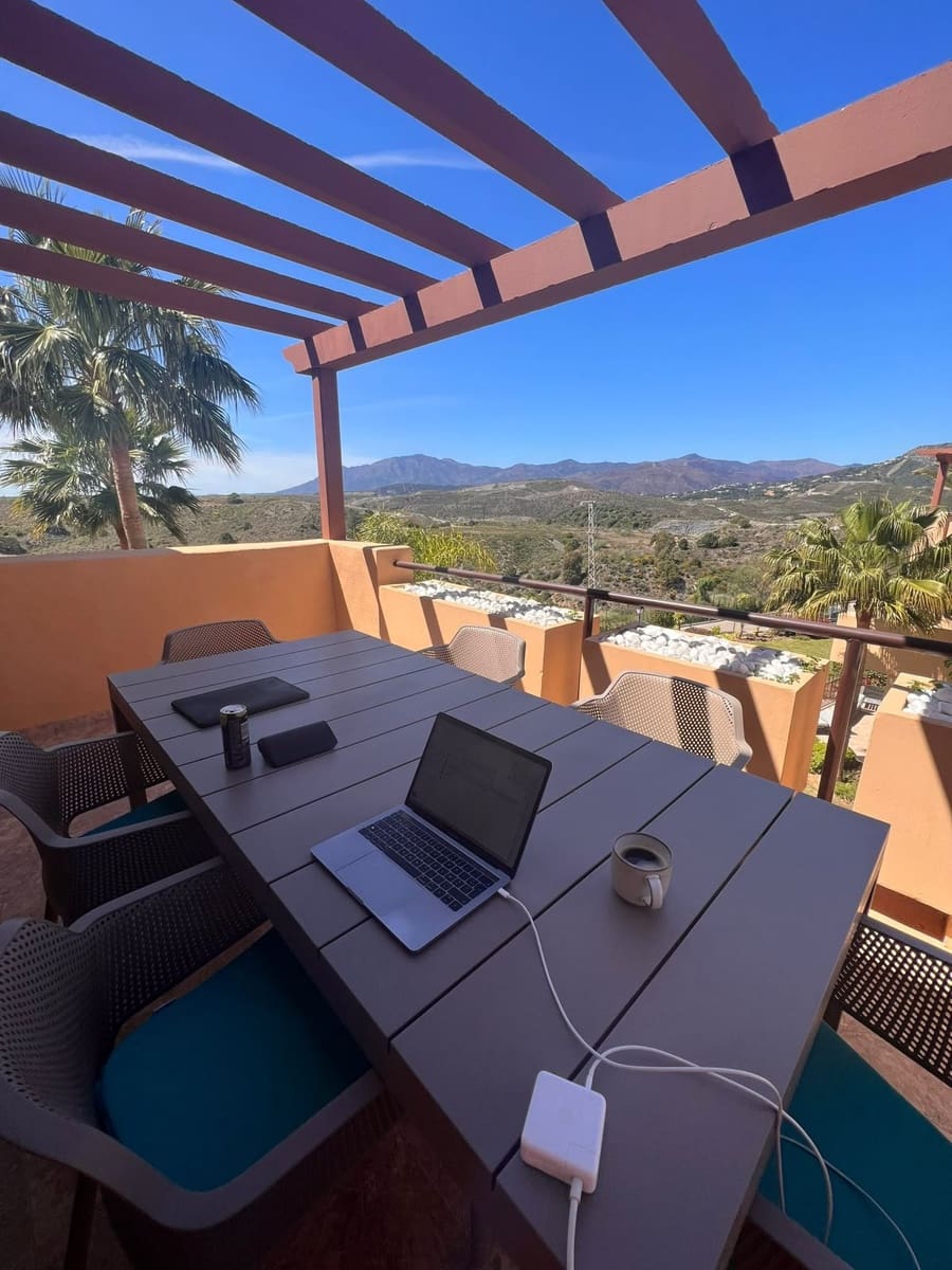 2 quarto Penthouse para arrendar em Benahavis com piscina garagem - 2 800 € (Ref: 10094137)