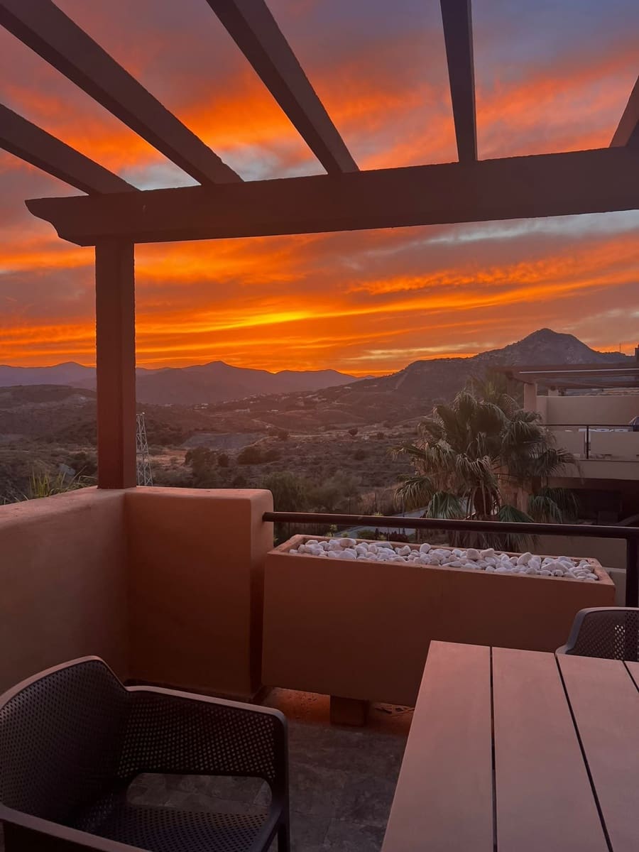 2 quarto Penthouse para arrendar em Benahavis com piscina garagem - 2 800 € (Ref: 10094137)