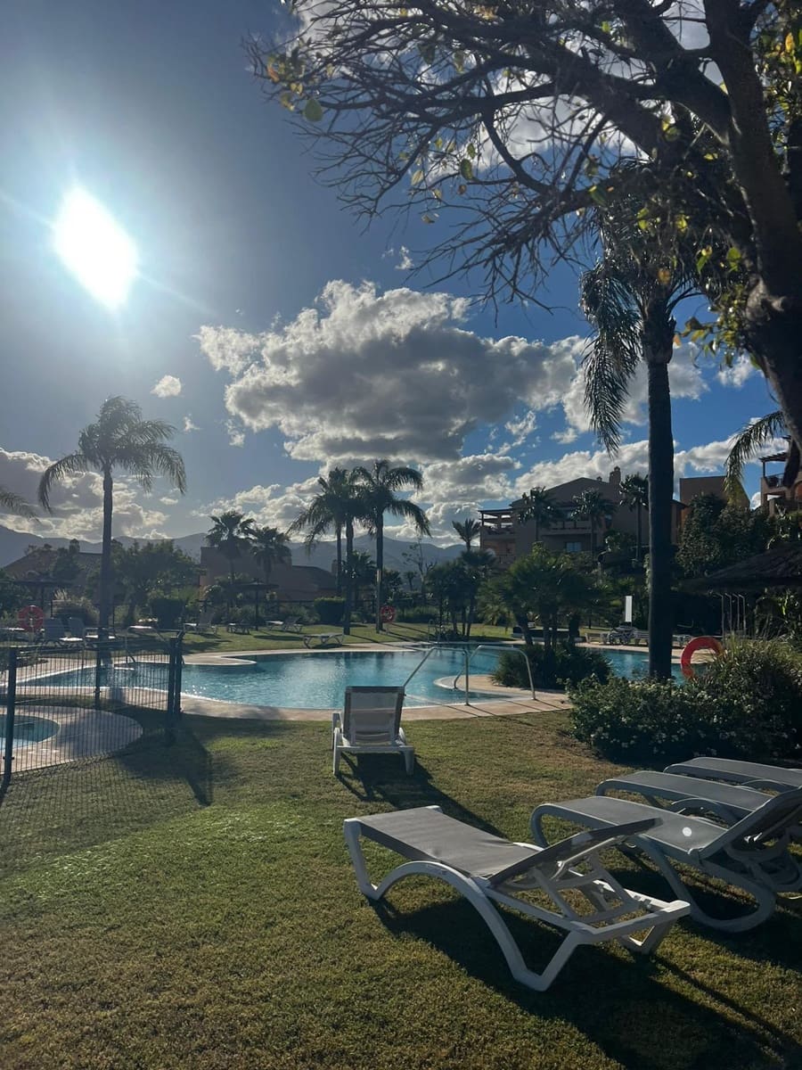 2 quarto Penthouse para arrendar em Benahavis com piscina garagem - 2 800 € (Ref: 10094137)