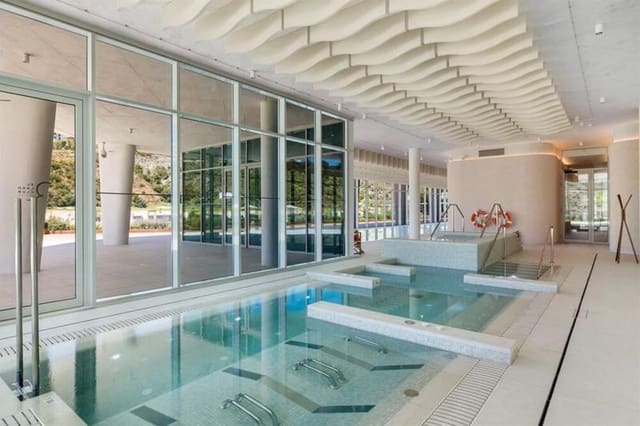 3 quarto Apartamento para arrendar em Marbella com piscina garagem - 6 000 € (Ref: 10094139)