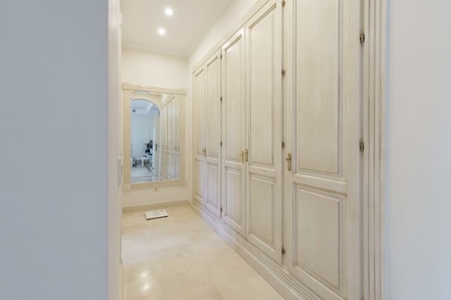 5 slaapkamer Villa te koop in Las Brisas, Marbella met zwembad garage - € 2.900.000 (Ref: 10097477)