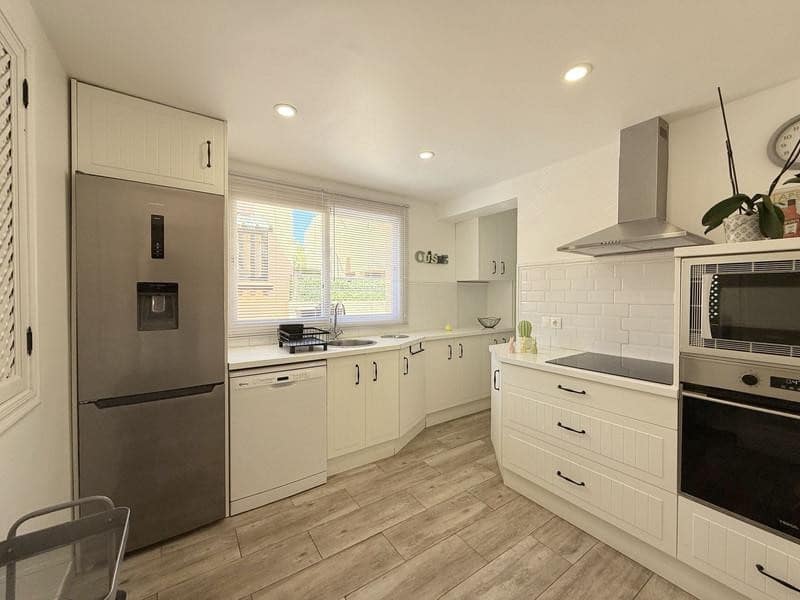 3 soveværelse Byhus til leje i Marbella med swimmingpool garage - € 3.000 (Ref: 10097479)