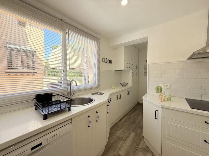 3 soveværelse Byhus til leje i Marbella med swimmingpool garage - € 3.000 (Ref: 10097479)