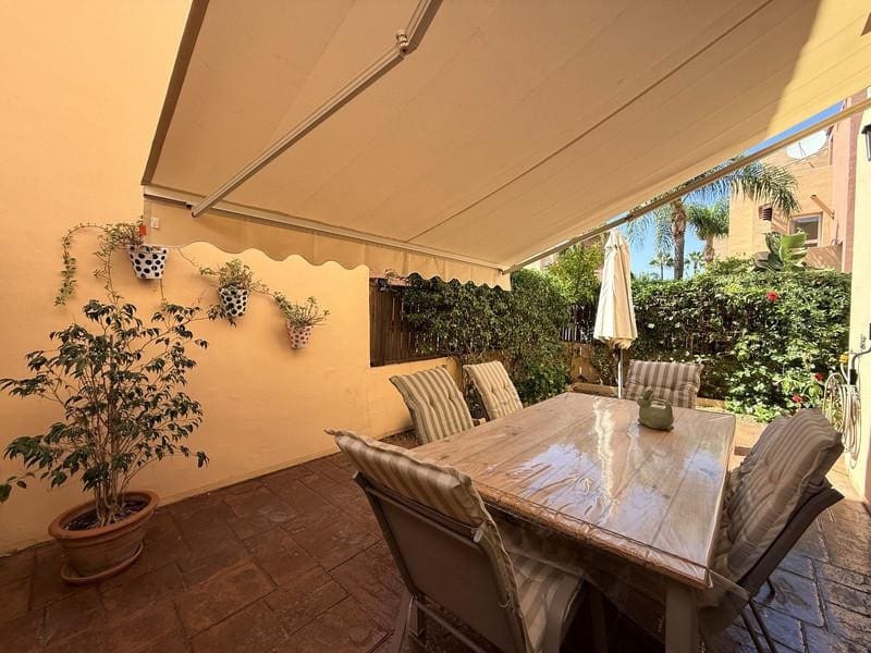 3 soveværelse Byhus til leje i Marbella med swimmingpool garage - € 3.000 (Ref: 10097479)