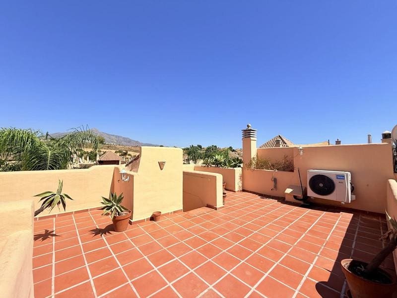 3 soveværelse Byhus til leje i Marbella med swimmingpool garage - € 3.000 (Ref: 10097479)