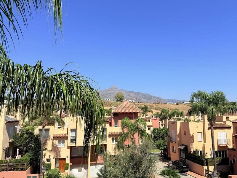 3 soveværelse Byhus til leje i Marbella med swimmingpool garage - € 3.000 (Ref: 10097479)