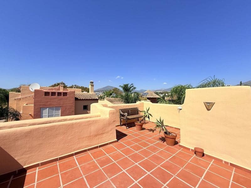 3 soveværelse Byhus til leje i Marbella med swimmingpool garage - € 3.000 (Ref: 10097479)