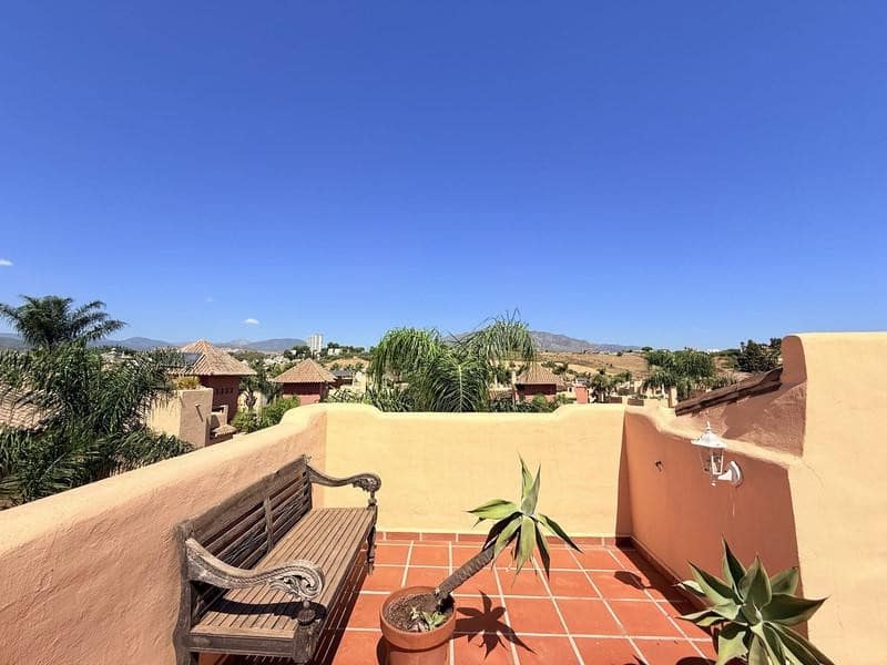 3 soveværelse Byhus til leje i Marbella med swimmingpool garage - € 3.000 (Ref: 10097479)